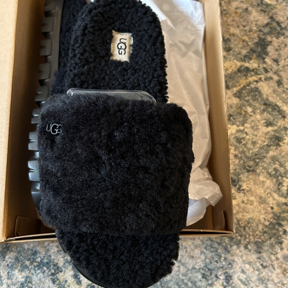 Brand New UGG Black CozettaSlides w/BOXReal WOOL size 8❣️❣️❣️